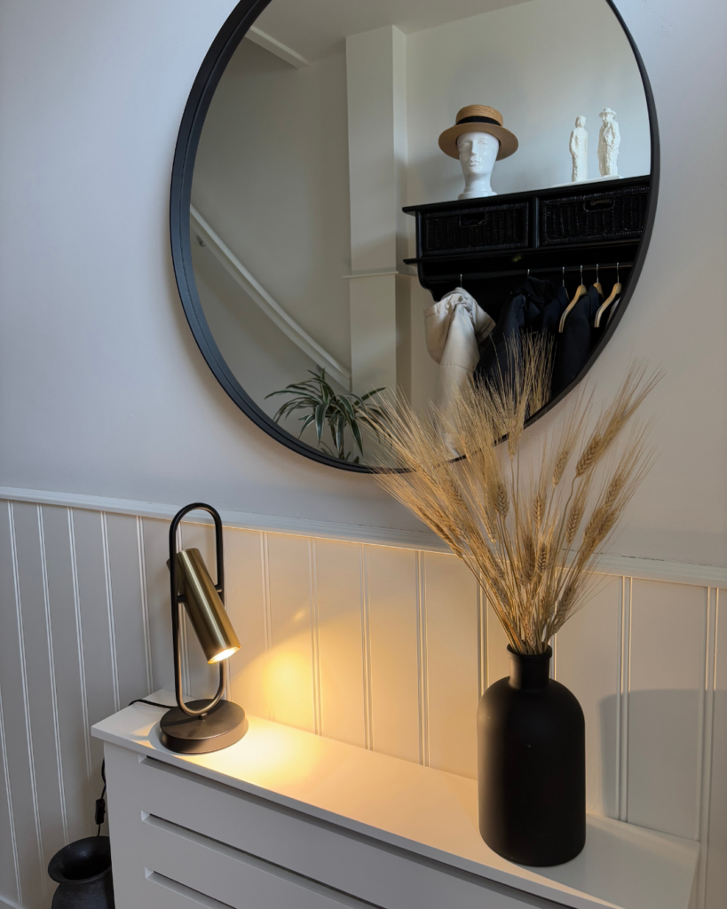 Ontdek de voordelen van een tafellamp op je bureau, nachtkastje of dressoir en geef je interieur meer sfeer en functionaliteit!